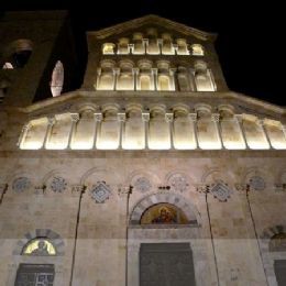 Facciata illuminata, Cattedrale di Cagliari