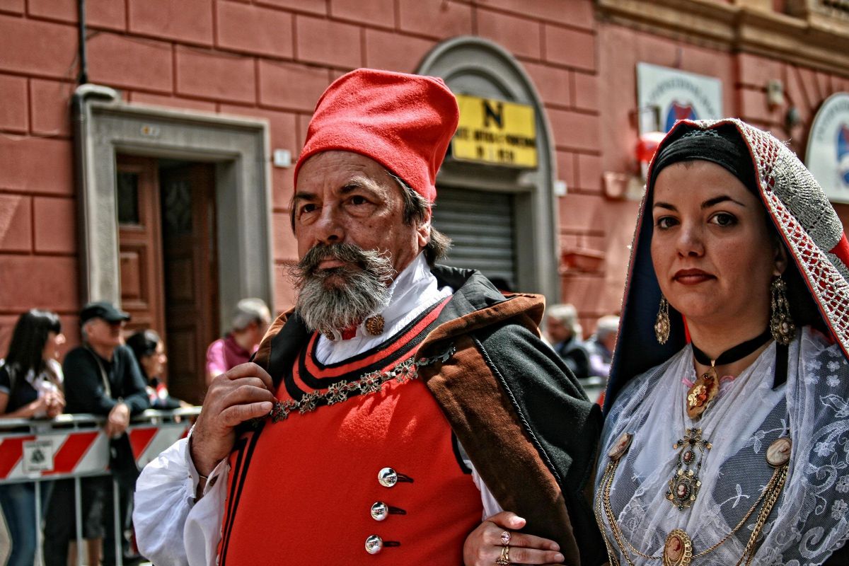 Holidays in Sardinia between popular and religious traditions: the  Sardinian language, music and dancing, tourist information on festivals,  handicrafts and gastronomy